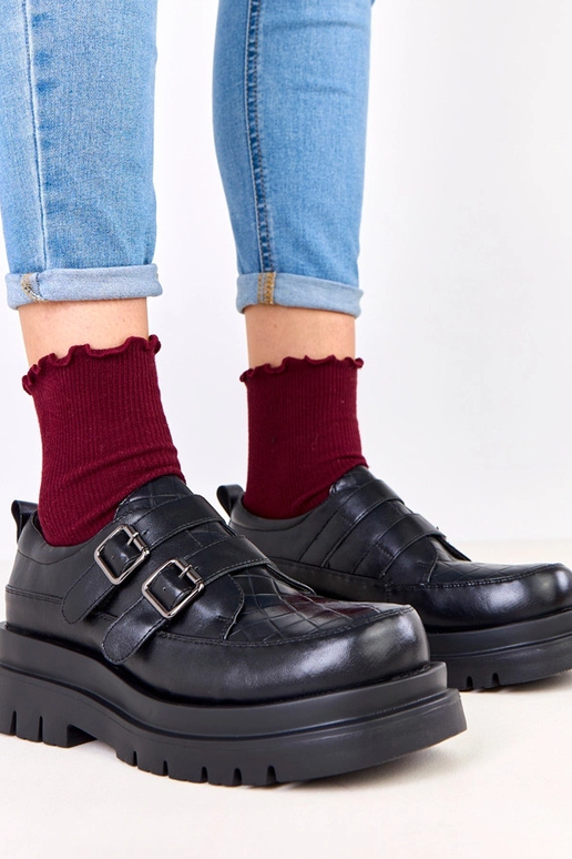 Melni pussprādzītes uz masīvas...