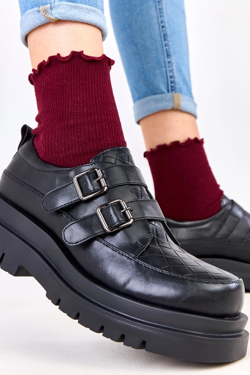 Melni pussprādzītes uz masīvas...