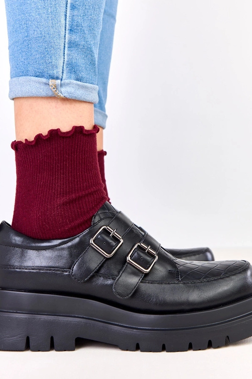 Melni pussprādzītes uz masīvas...