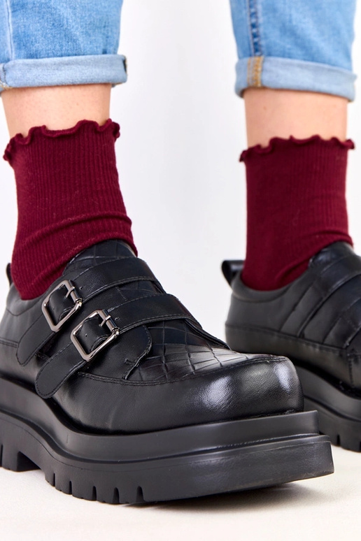 Melni pussprādzītes uz masīvas...