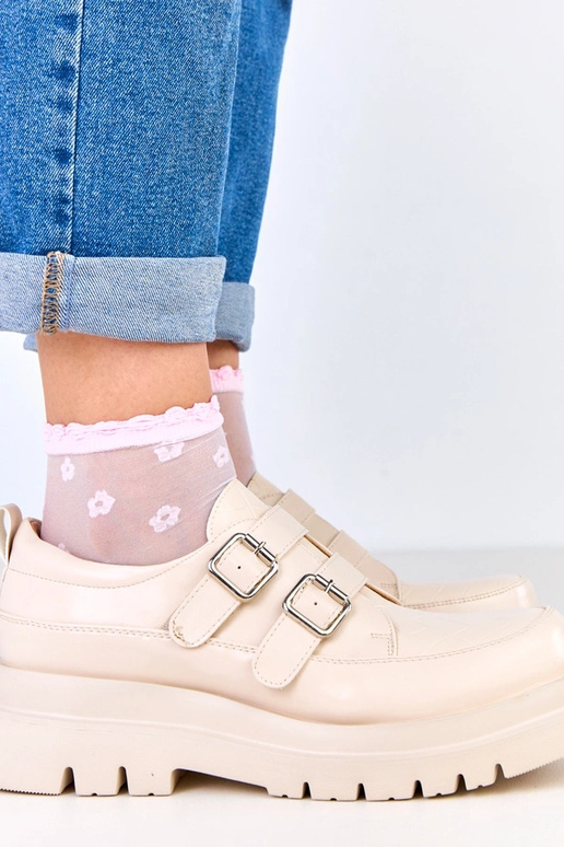 Smilšu krāsas pussprādzītes uz...