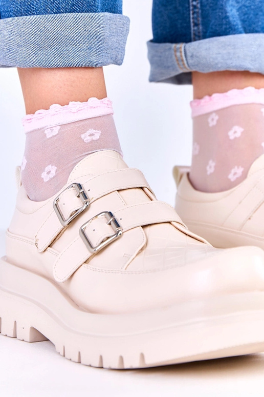 Smilšu krāsas pussprādzītes uz...