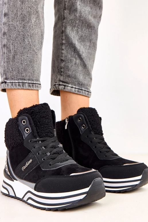 Melnās augstās siltās sporta kurpes...