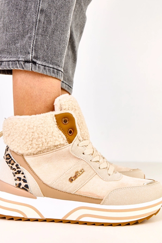 Smilšu augstās siltās sporta kurpes...