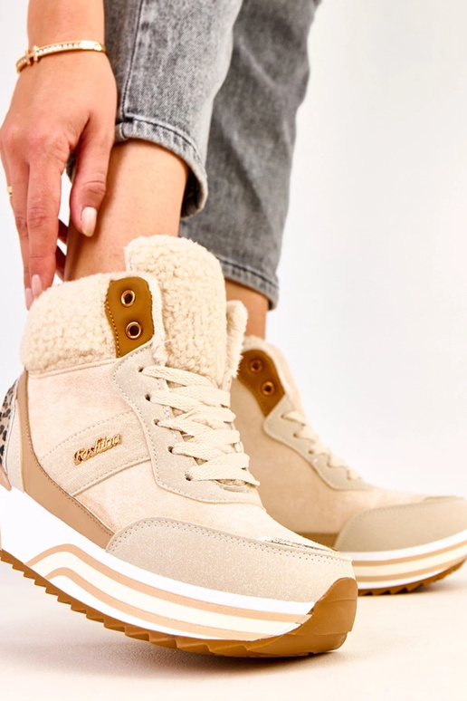 Smilšu augstās siltās sporta kurpes...