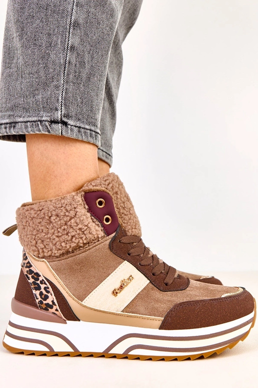 Brūnās augstās siltās sporta kurpes...