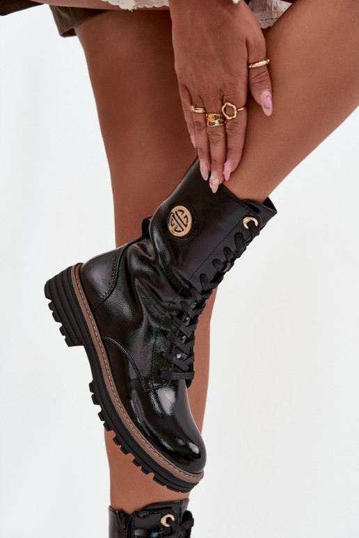 lakuoti darba sieviešu potīšu apavi ar zelta krāsas detaļām siltināti melnā krāsā Dorialine