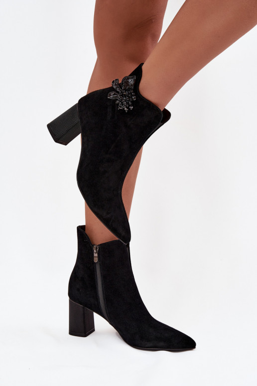 zamšādas Sieviešu puszābaki ar ornamentiem D&A CR52-686 melnas krāsas