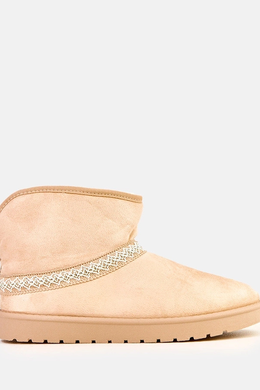 Smilšu krāsas zemas sniega zābaciņas...