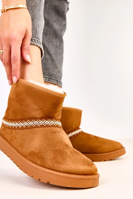 Karamelīgas zemas sniega zābaciņas no...