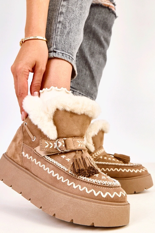 Gaiši brūnas sniega zābaciņas ar...