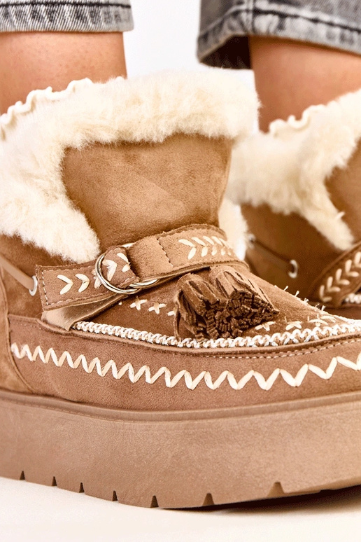 Gaiši brūnas sniega zābaciņas ar...