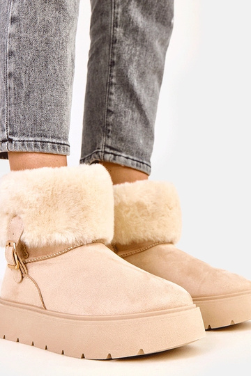 Smilšu krāsas sniega...