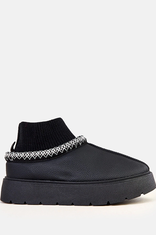 Melary melni sniega zābaki ar zeķes...