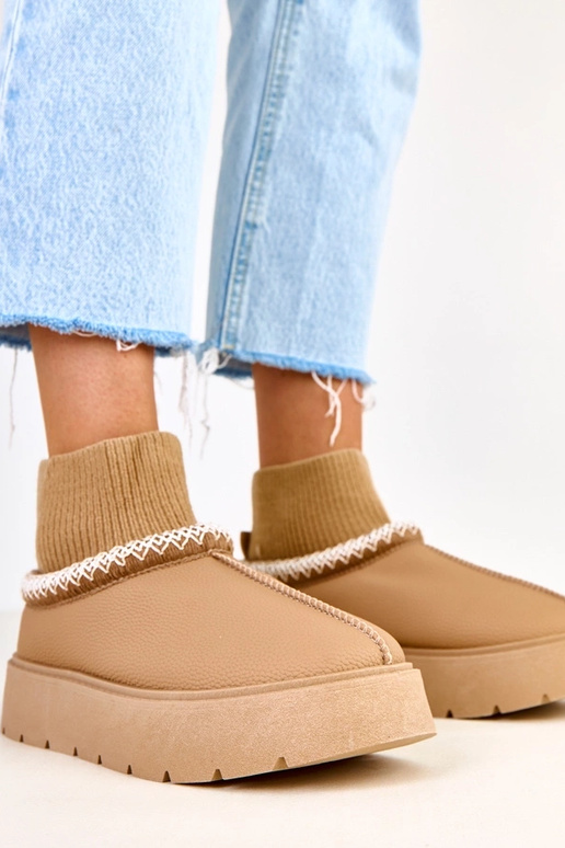 Melary brūni sniega zābaki ar zeķes...