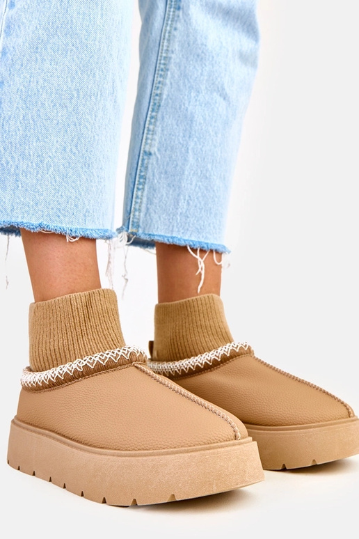 Melary brūni sniega zābaki ar zeķes...