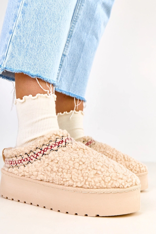 Royana smilškrāsas zemi sniega zābaki...