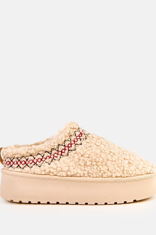 Royana smilškrāsas zemi sniega zābaki...