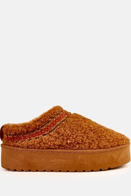 Royana brūni zemi sniega zābaki uz...