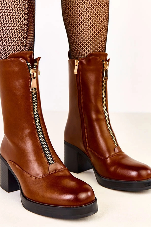 Erafir brūni zābaki uz papēža ar...