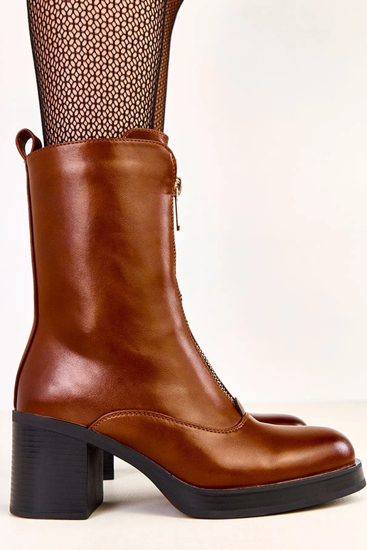 Erafir brūni zābaki uz papēža ar...