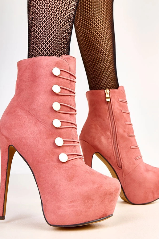 Courtney rozā zābaki ar zelta pogām