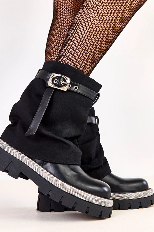 Melni zābaki ar atvērtu augšdaļu un...