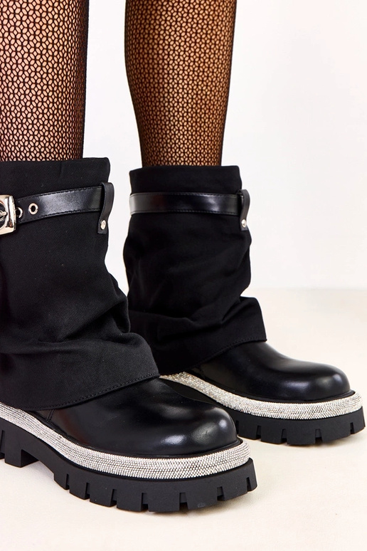 Melni zābaki ar atvērtu augšdaļu un...