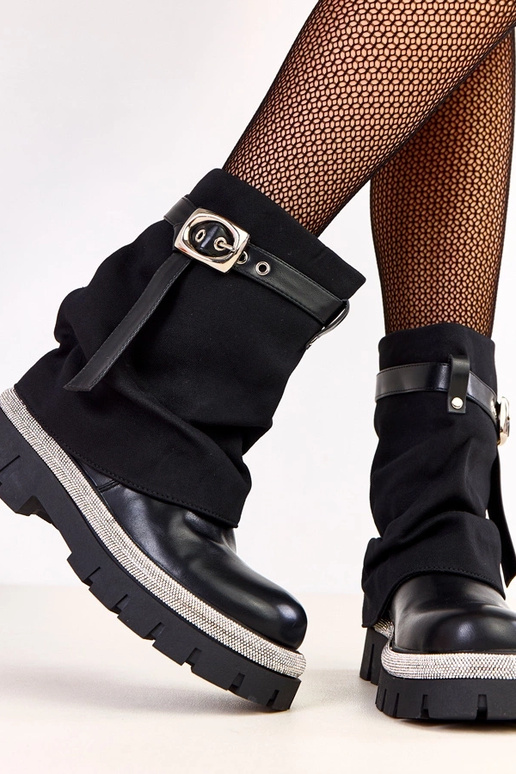 Melni zābaki ar atvērtu augšdaļu un...