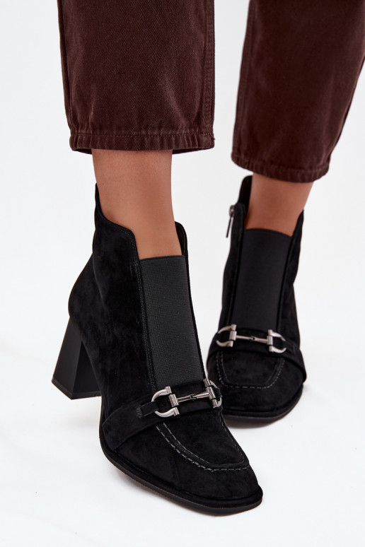 Sieviešu puszābakiIeslēgtsturalnego zamšādasu ar papēdi Artiker 57C0124 melnas krāsas