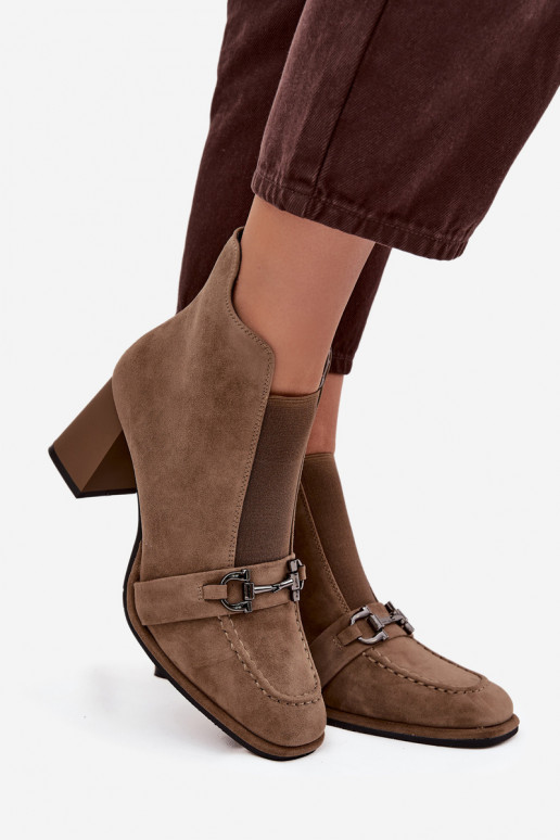 Sieviešu puszābakiIeslēgtsturalnego zamšādasu ar papēdi Artiker 57C0222 smilšu krāsas