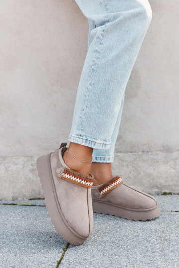 Sniega zābaki sievietēm zemi ar kustīgiem siksniņām un izšuvumu, ar platformu smilšu krāsā Lyrisse