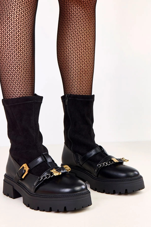 Melni trekeri, rotāti ar lāci un...