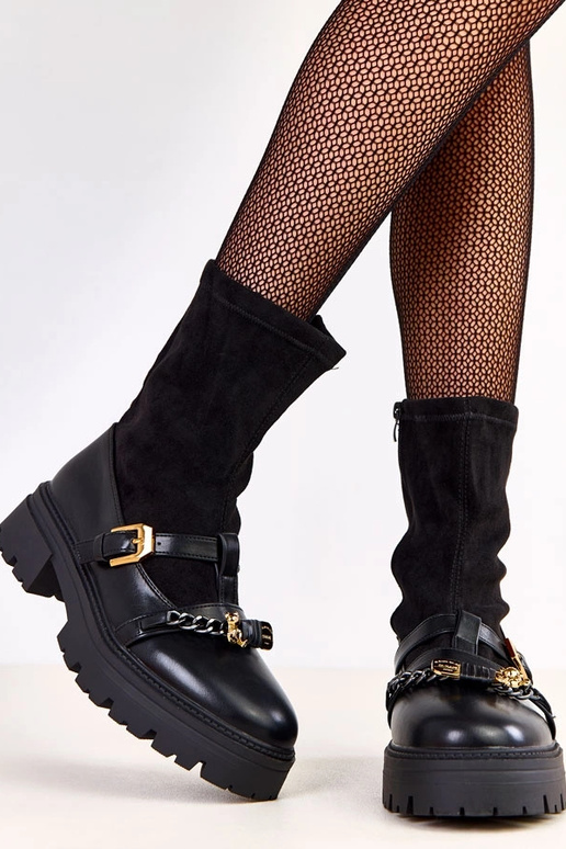 Melni trekeri, rotāti ar lāci un...