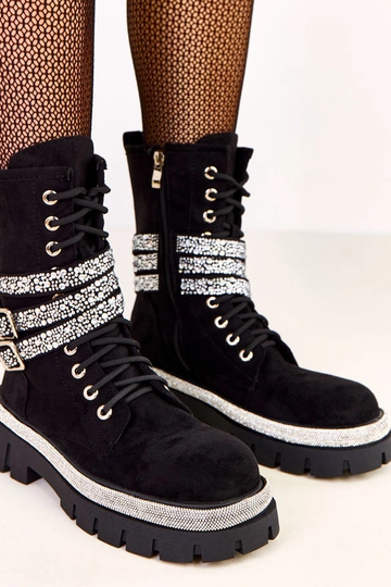 Melni eleganti trekeri,...