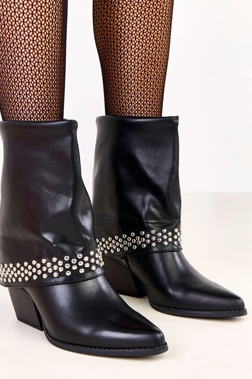 Melni kovboju zābaki ar atlocītu...