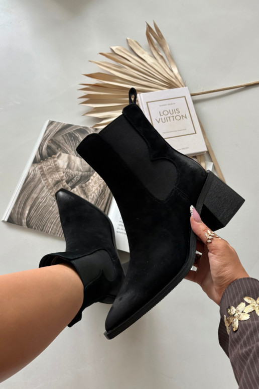 Ādas zamšādas zābaki ar siltinājumu iekšpusē Artiker 57C0049 melnā krāsā