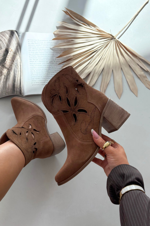 Sieviešu zābaki ar caurumiem no dabīgās zamšādas ar papēžiem Zazoo 3690 brūnā krāsā