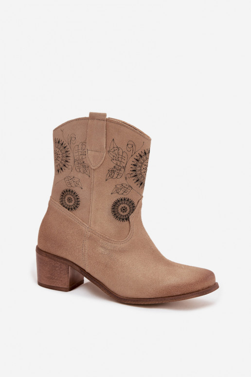 Sieviešu zamšādas zābaki ar caurumiem ar papēžiem Zazoo 3844 smilšu krāsā