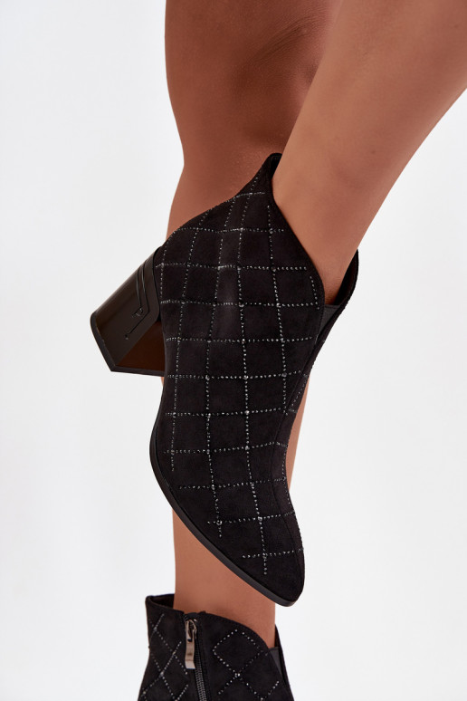 Sieviešu zābaki ar dekorāciju D&A MR52-133 melnā krāsā