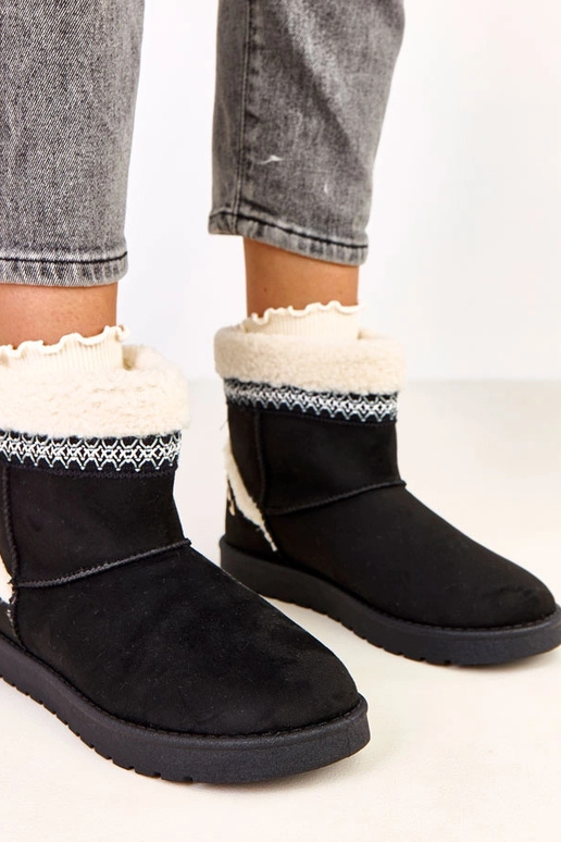 Melni zemi sniega zābaki ar izšuvumu...