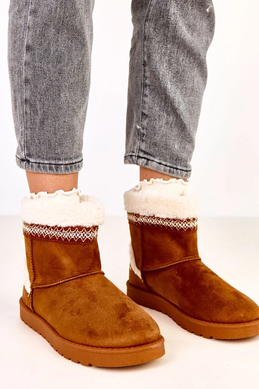 Karamelijas krāsas zemi sniega zābaki...