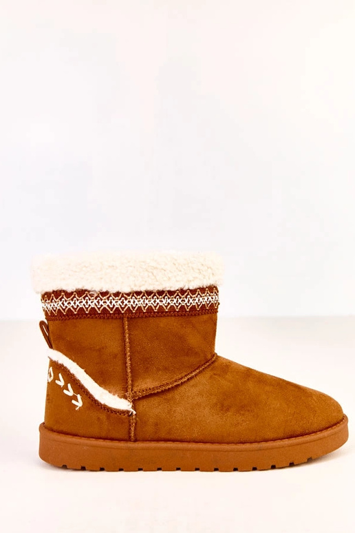 Karamelijas krāsas zemi sniega zābaki...