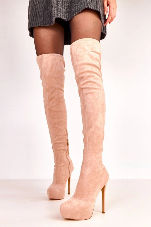 Smilšu krāsas virs ceļa garuma zābaki...