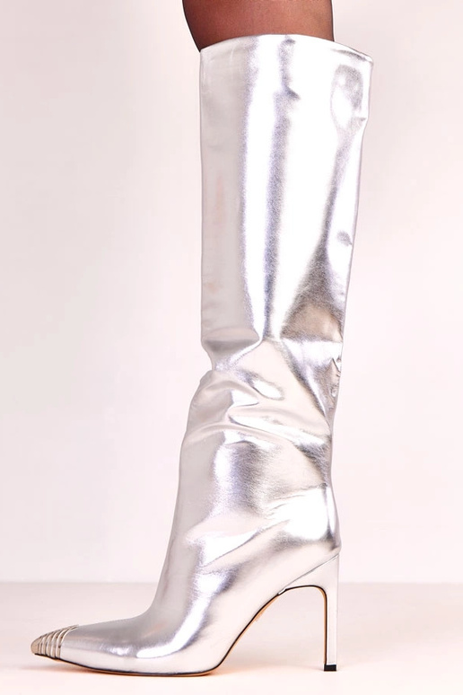 Sudraba eleganti garie zābaki ar... Sudraba eleganti garie zābaki ar...