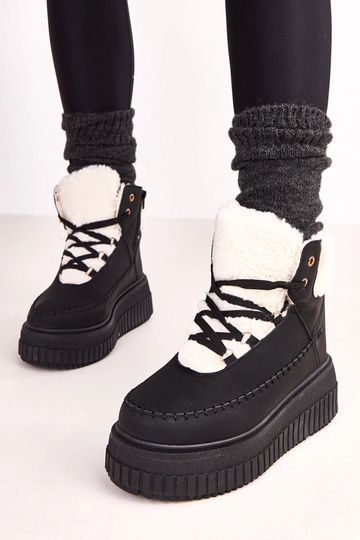 Melni siltie sporta zābaki... 2