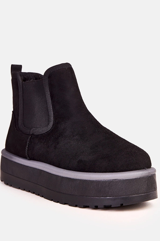 Melni zemi sniegoti zābaki ar...