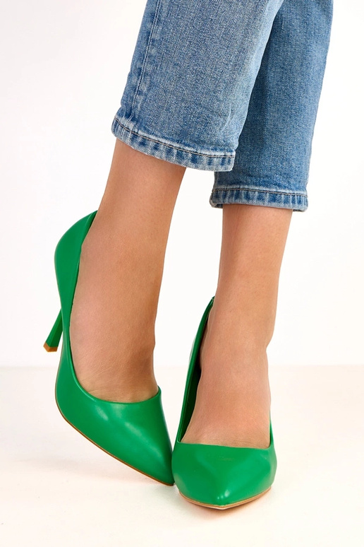 Zaļi klasiskie augstpapēžu zābaki Nicole Zaļi klasiskie augstpapēžu zābaki Nicole