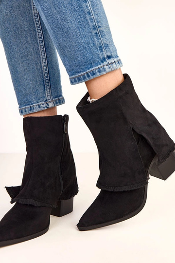 Melnās zābaciņas uz papēža... 2