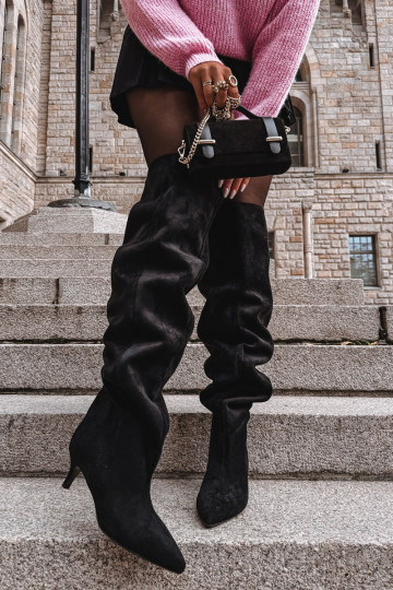 Iespraužami sieviešu augstie zābaki ar plāniem papēžiem melnā krāsā Ysolienne